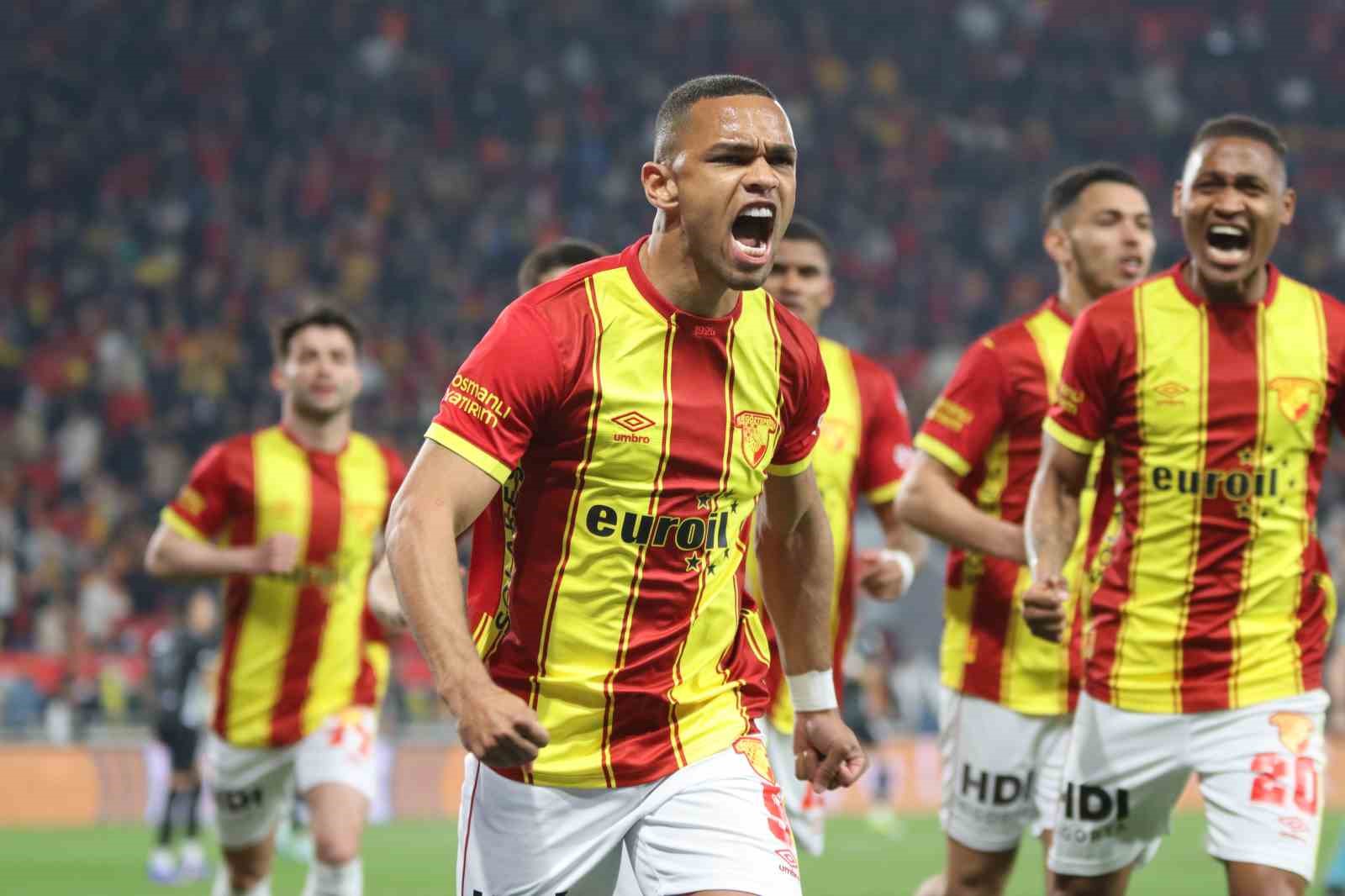 Trendyol Süper Lig: Göztepe: 1 - Alanyaspor: 1 (İlk yarı)
