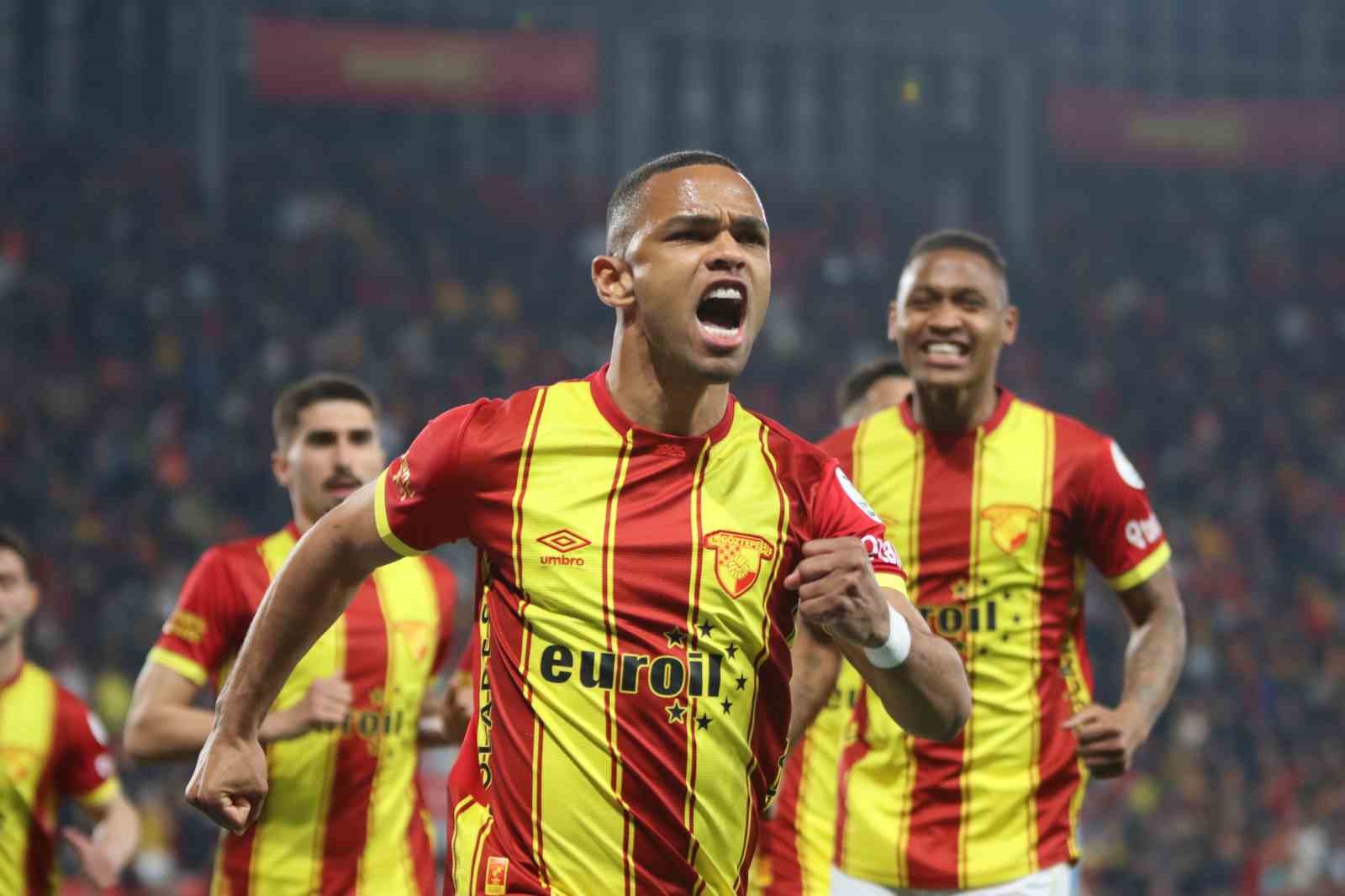 Trendyol Süper Lig: Göztepe: 1 - Alanyaspor: 1 (İlk yarı)
