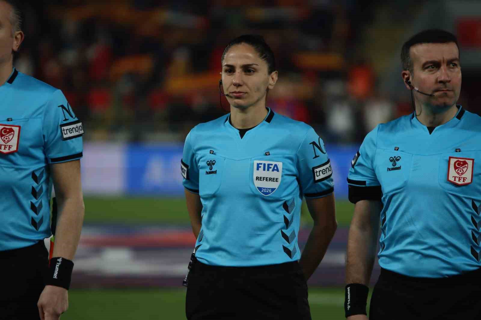 Trendyol Süper Lig: Göztepe: 1 - Alanyaspor: 1 (İlk yarı)
