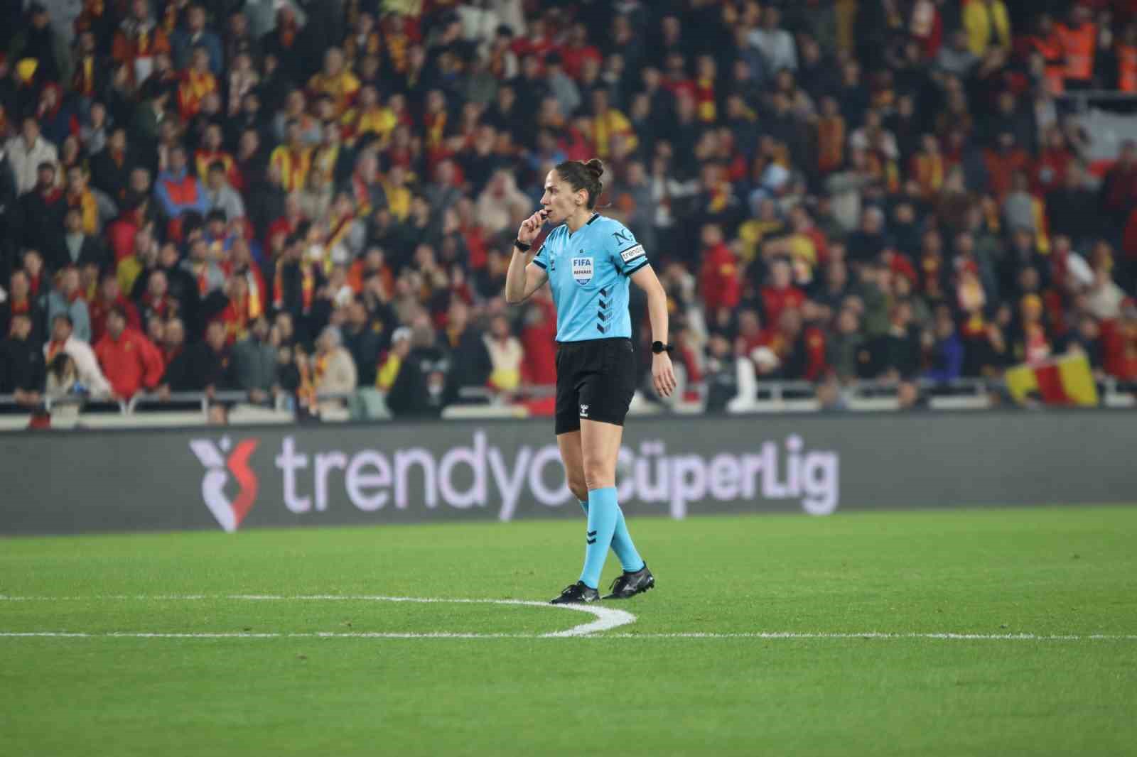 Trendyol Süper Lig: Göztepe: 1 - Alanyaspor: 1 (İlk yarı)
