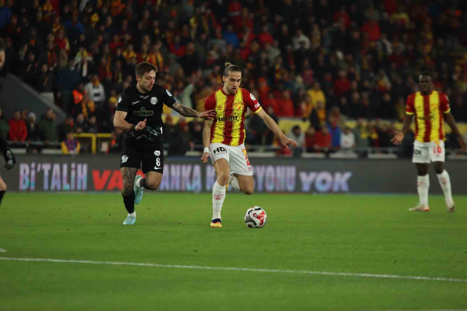 Trendyol Süper Lig: Göztepe: 1 - Çaykur Rizespor: 0 (İlk yarı)
