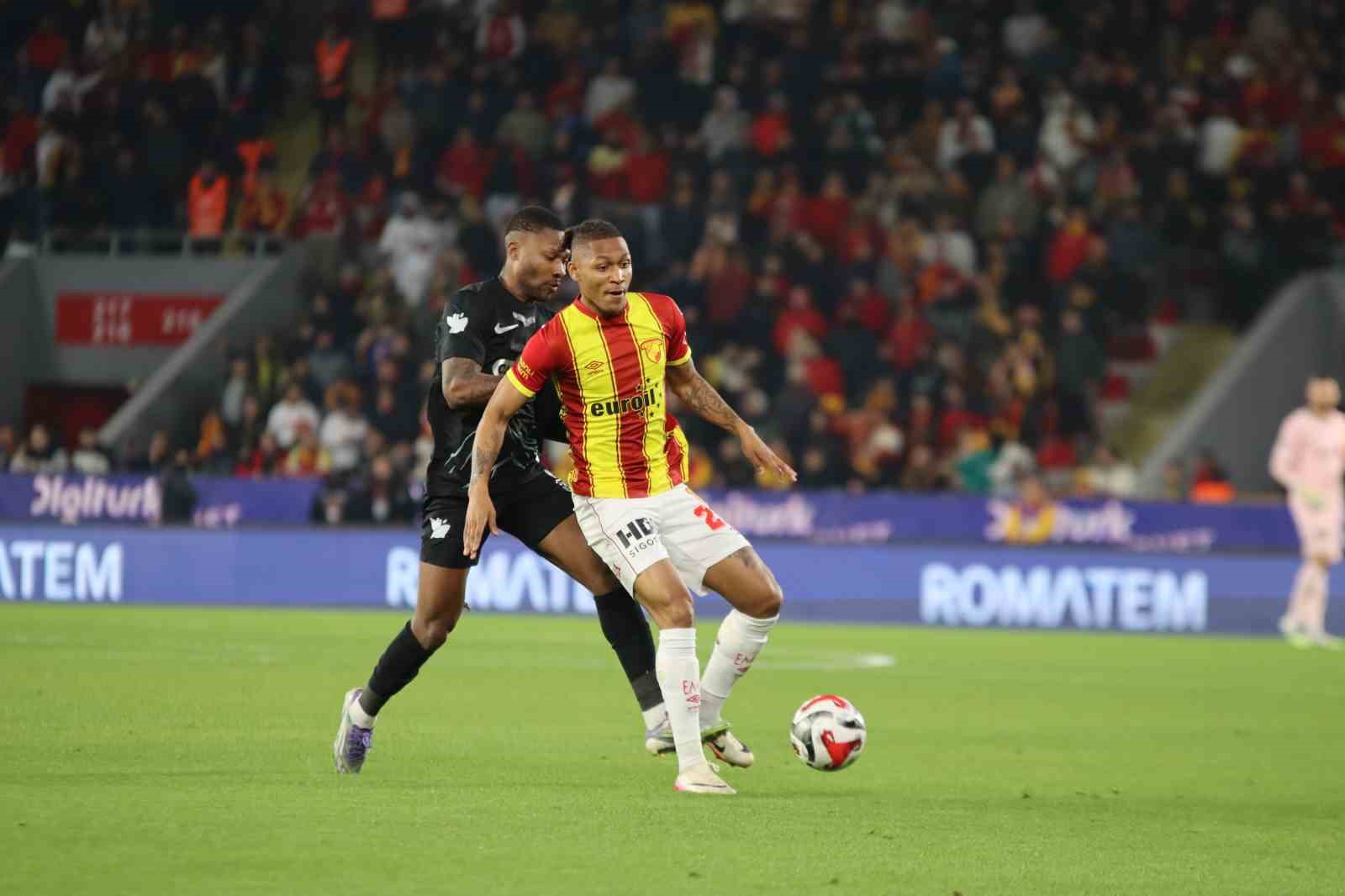 Trendyol Süper Lig: Göztepe: 1 - Çaykur Rizespor: 0 (İlk yarı)
