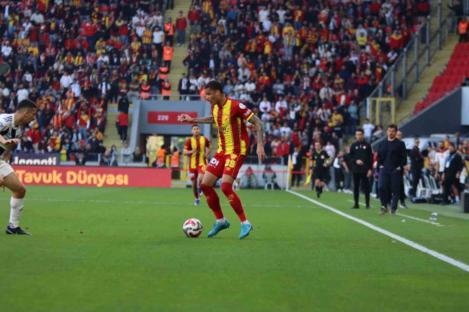 Trendyol Süper Lig: Göztepe: 1 - Kasımpaşa: 1 (İlk Yarı)
Trendyol Süper Lig: Göztepe: 1 - Kasımpaşa: 1 (İlk Yarı)