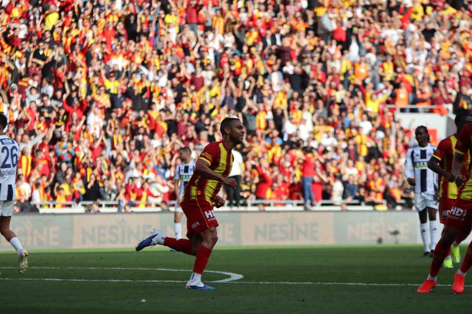 Trendyol Süper Lig: Göztepe: 1 - Kasımpaşa: 1 (İlk Yarı)
Trendyol Süper Lig: Göztepe: 1 - Kasımpaşa: 1 (İlk Yarı)