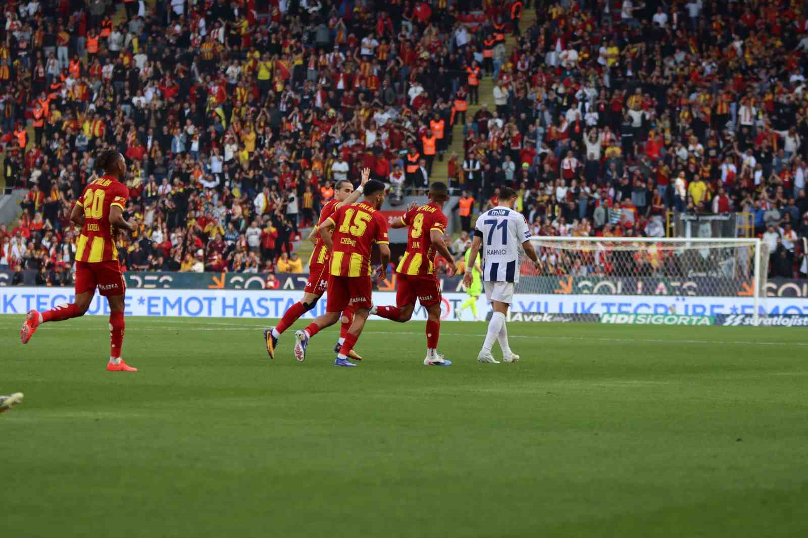 Trendyol Süper Lig: Göztepe: 1 - Kasımpaşa: 1 (İlk Yarı)
Trendyol Süper Lig: Göztepe: 1 - Kasımpaşa: 1 (İlk Yarı)