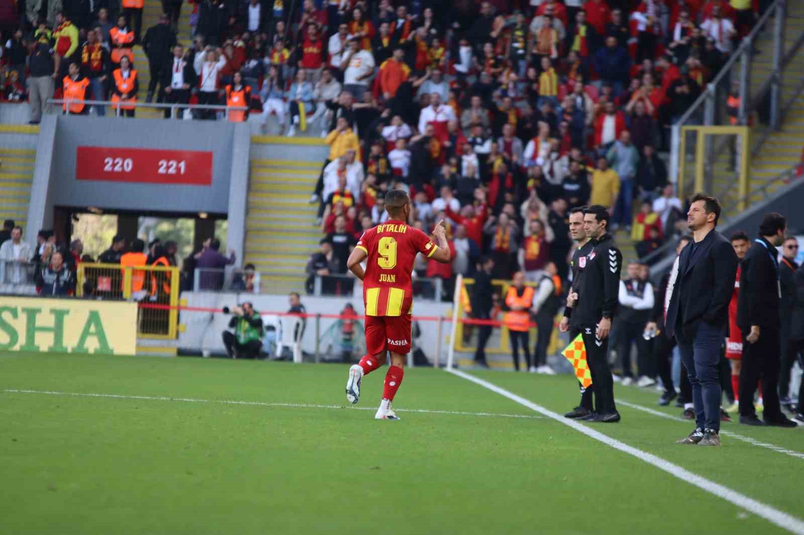 Trendyol Süper Lig: Göztepe: 1 - Kasımpaşa: 1 (İlk Yarı)
Trendyol Süper Lig: Göztepe: 1 - Kasımpaşa: 1 (İlk Yarı)