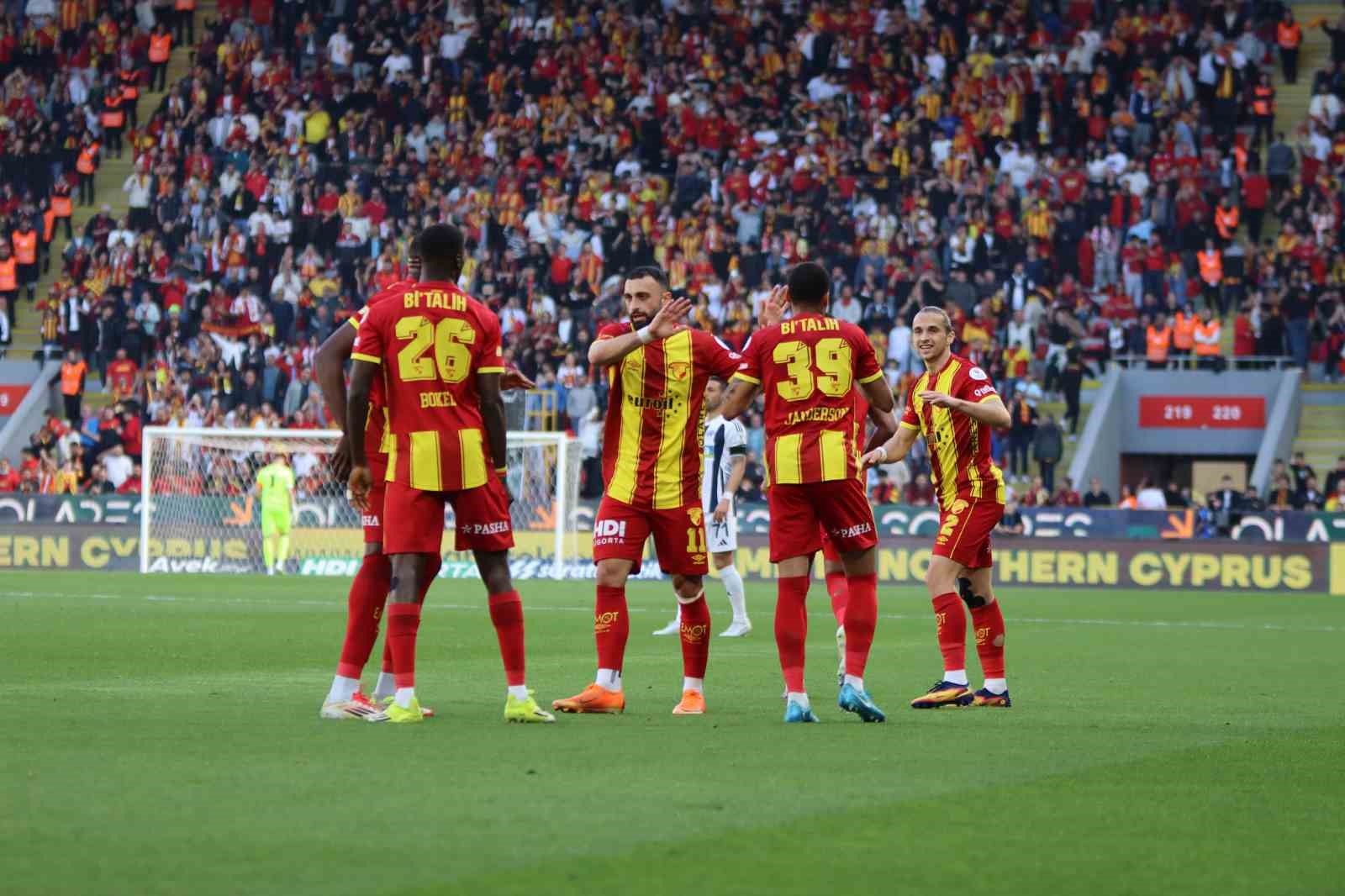 Trendyol Süper Lig: Göztepe: 1 - Kasımpaşa: 1 (İlk Yarı)
Trendyol Süper Lig: Göztepe: 1 - Kasımpaşa: 1 (İlk Yarı)