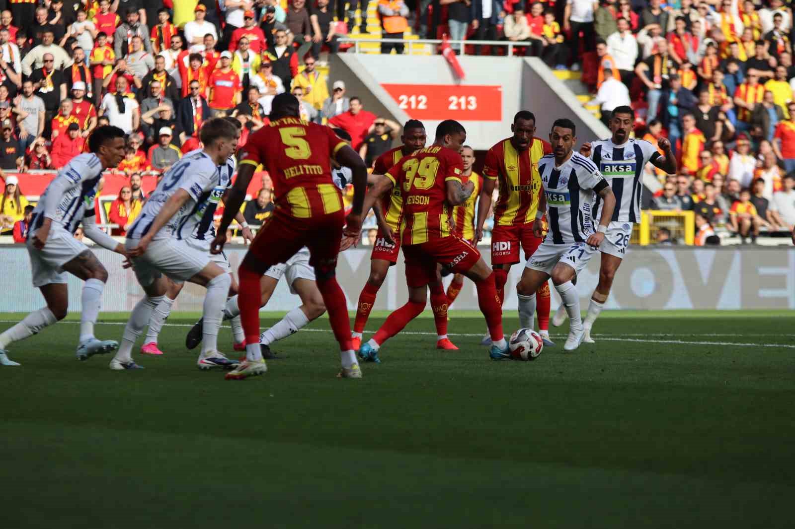 Trendyol Süper Lig: Göztepe: 1 - Kasımpaşa: 1 (İlk Yarı)
Trendyol Süper Lig: Göztepe: 1 - Kasımpaşa: 1 (İlk Yarı)
