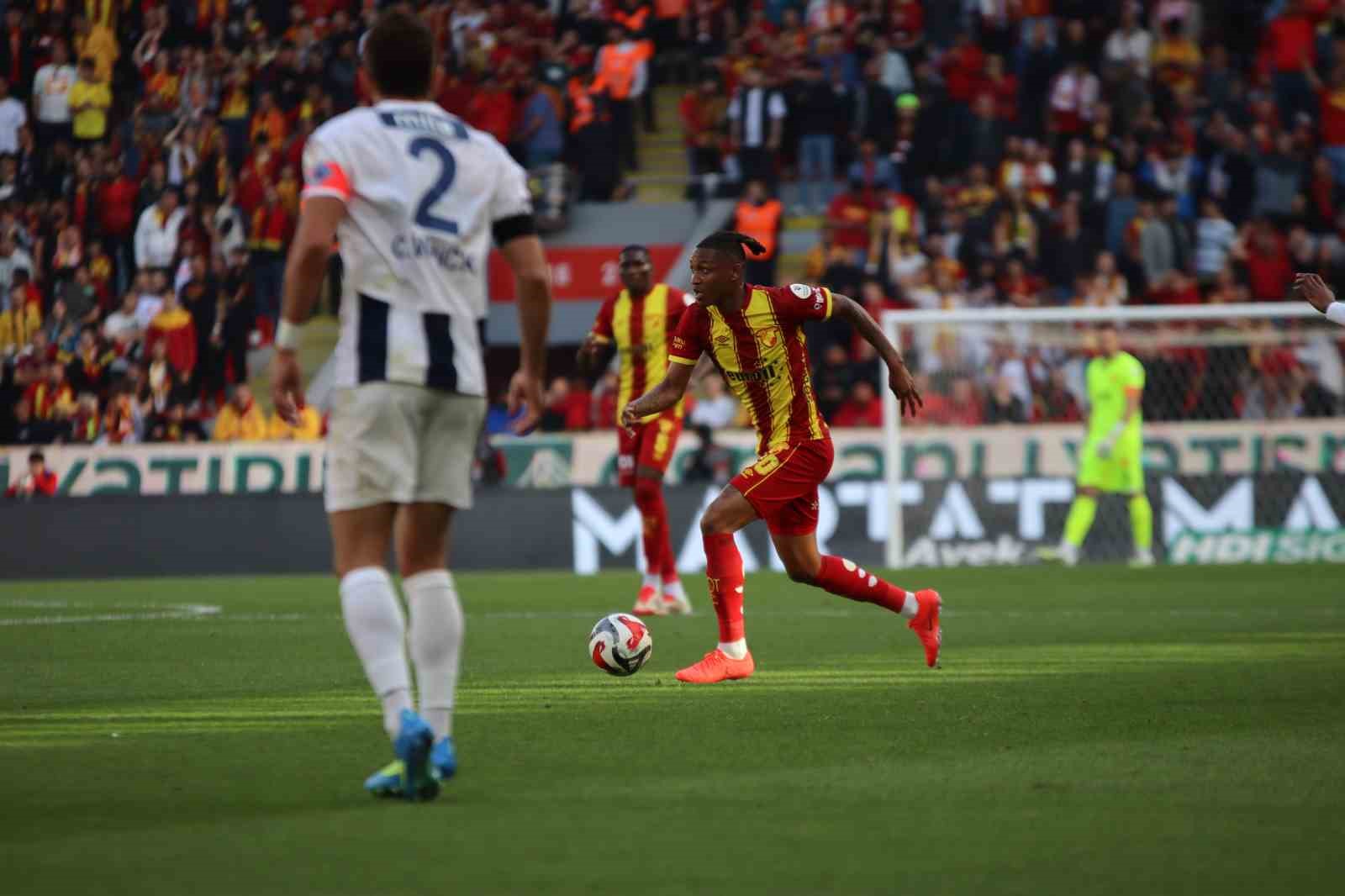 Trendyol Süper Lig: Göztepe: 1 - Kasımpaşa: 1 (İlk Yarı)
Trendyol Süper Lig: Göztepe: 1 - Kasımpaşa: 1 (İlk Yarı)