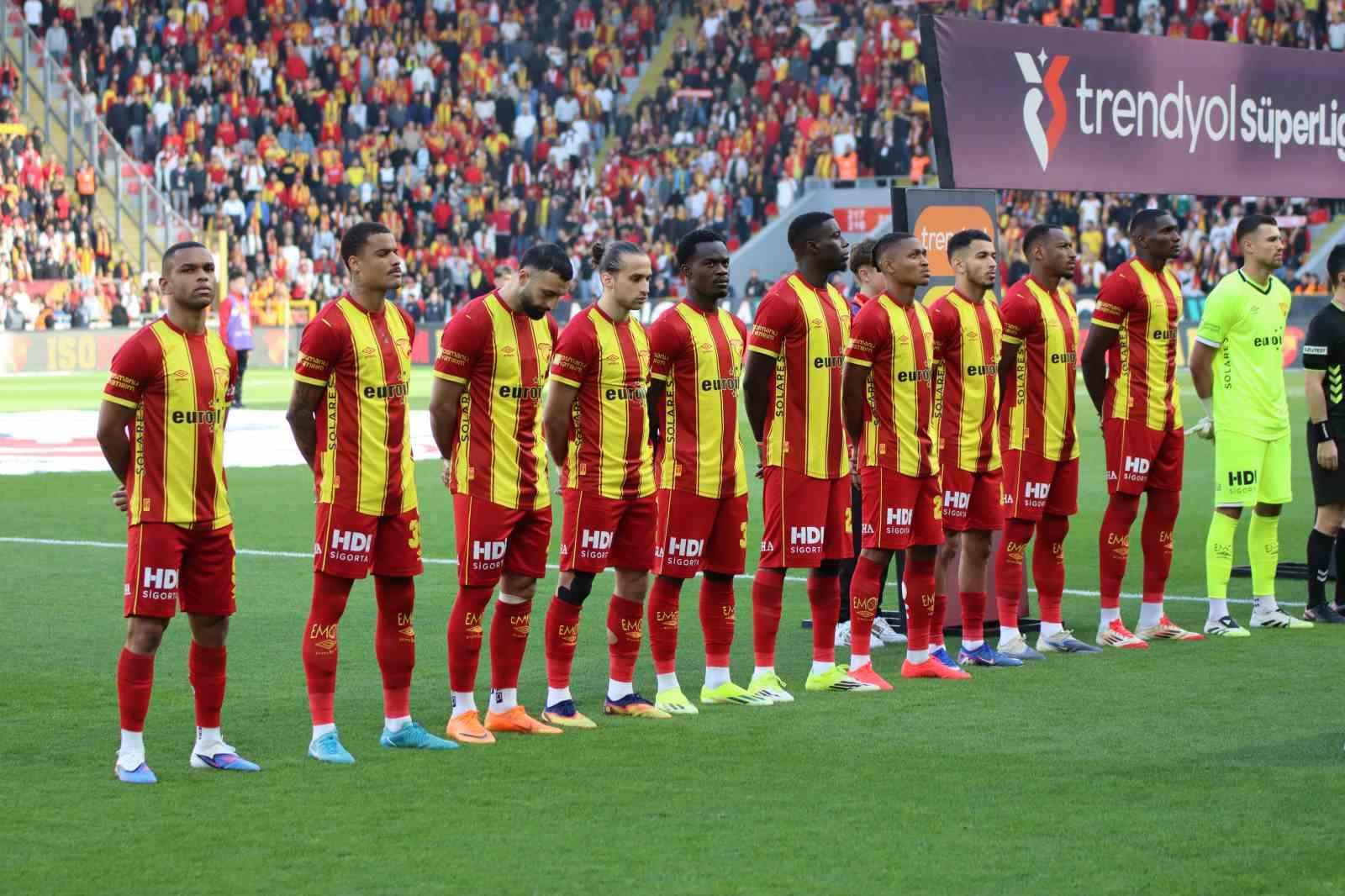 Trendyol Süper Lig: Göztepe: 1 - Kasımpaşa: 1 (İlk Yarı)
Trendyol Süper Lig: Göztepe: 1 - Kasımpaşa: 1 (İlk Yarı)