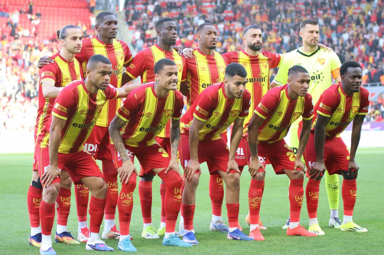Trendyol Süper Lig: Göztepe: 1 - Kasımpaşa: 1 (İlk Yarı)
Trendyol Süper Lig: Göztepe: 1 - Kasımpaşa: 1 (İlk Yarı)