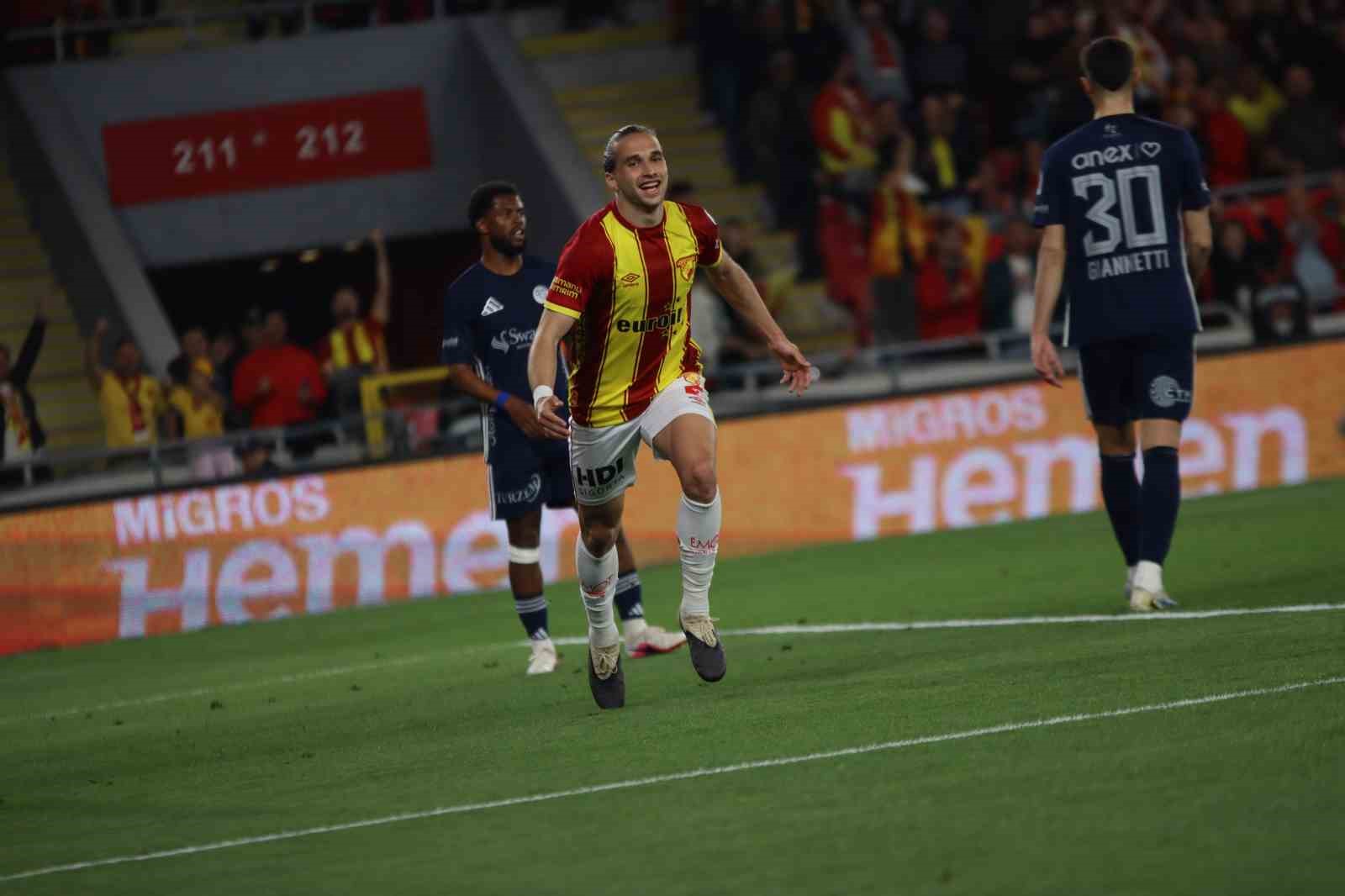Trendyol Süper Lig: Göztepe: 2 - Antalyaspor: 0 (İlk yarı)

