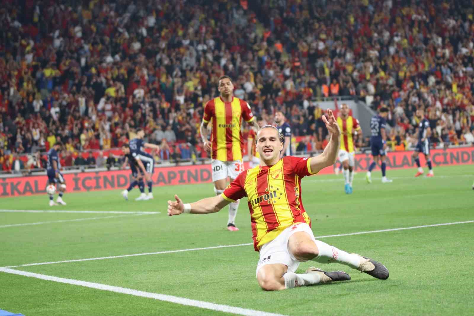 Trendyol Süper Lig: Göztepe: 2 - Antalyaspor: 0 (İlk yarı)

