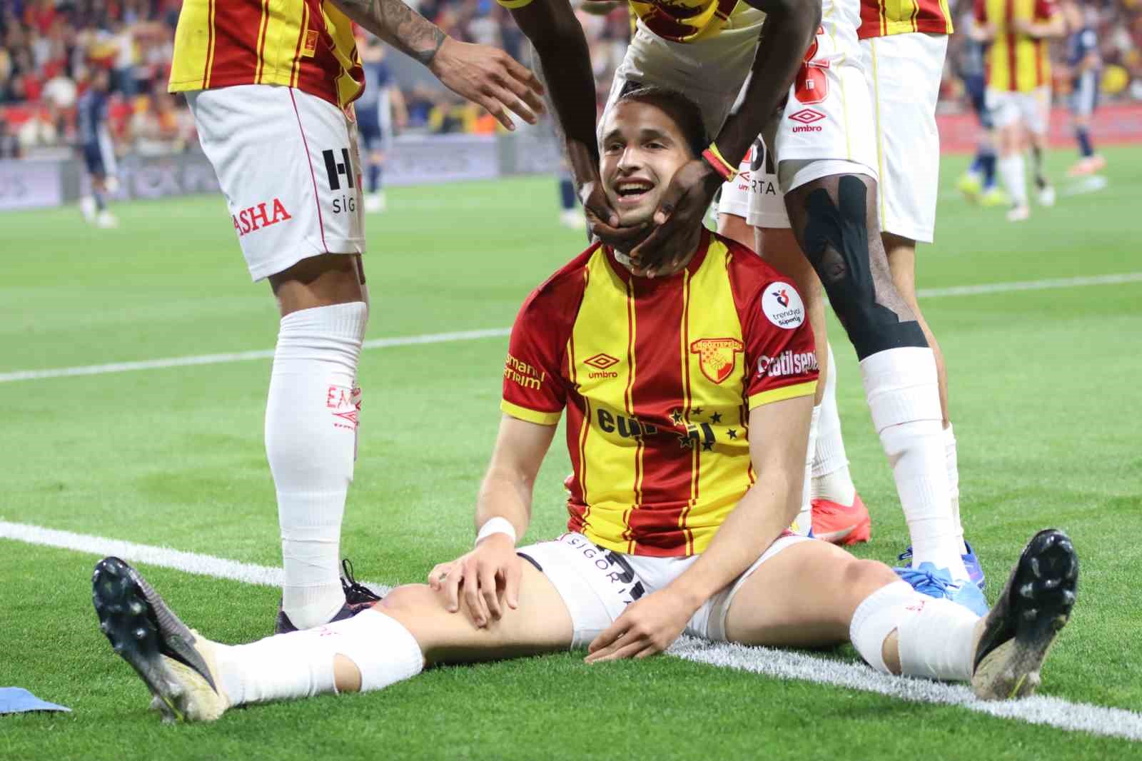 Trendyol Süper Lig: Göztepe: 2 - Antalyaspor: 0 (İlk yarı)
