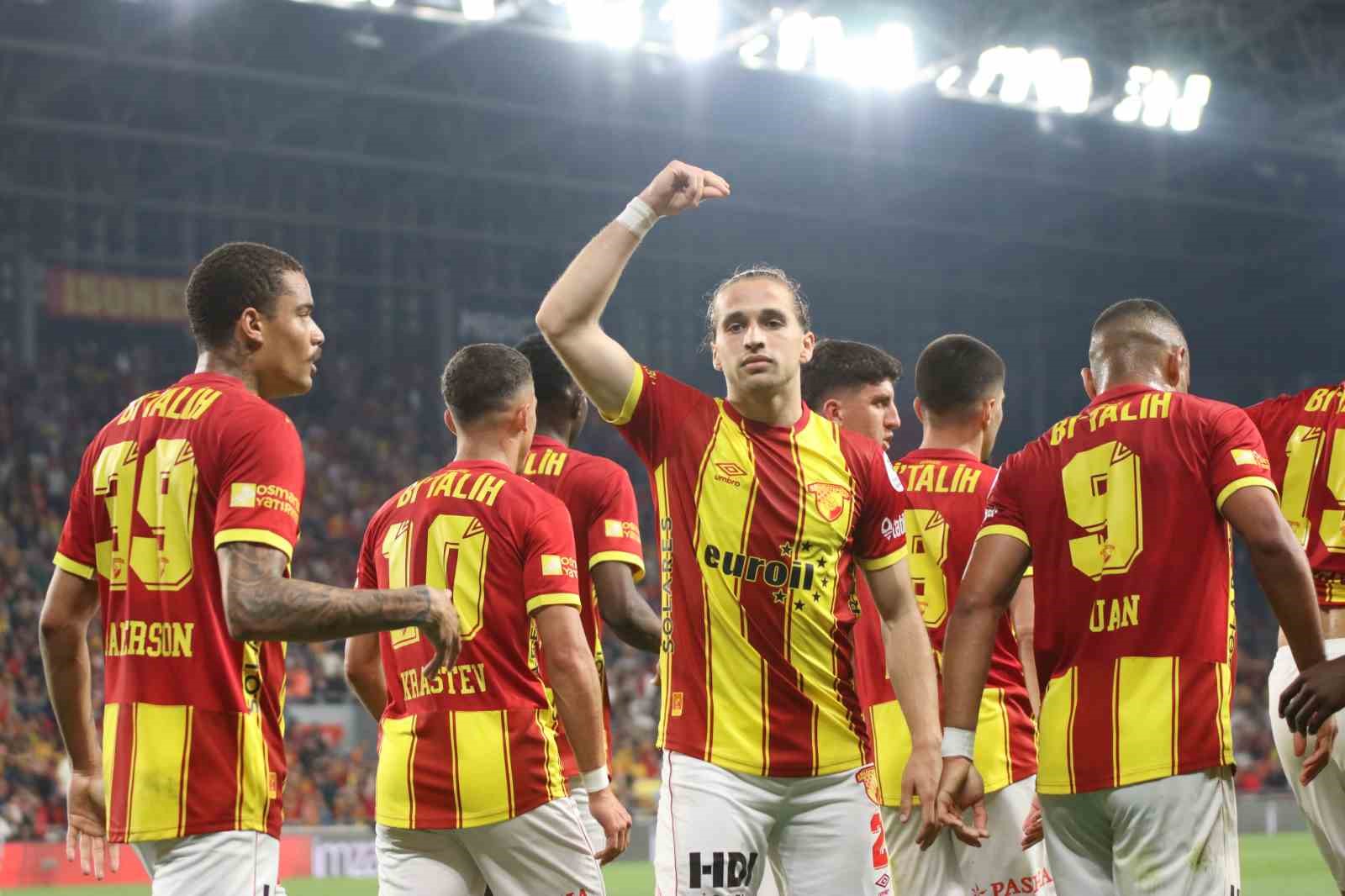 Trendyol Süper Lig: Göztepe: 2 - Antalyaspor: 0 (İlk yarı)

