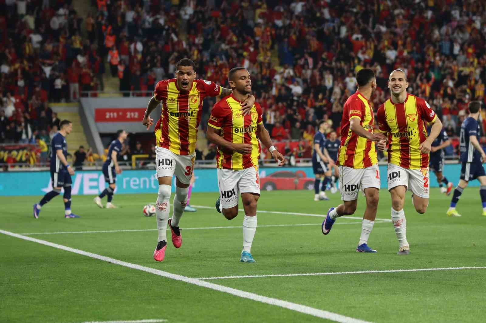 Trendyol Süper Lig: Göztepe: 2 - Antalyaspor: 0 (İlk yarı)
