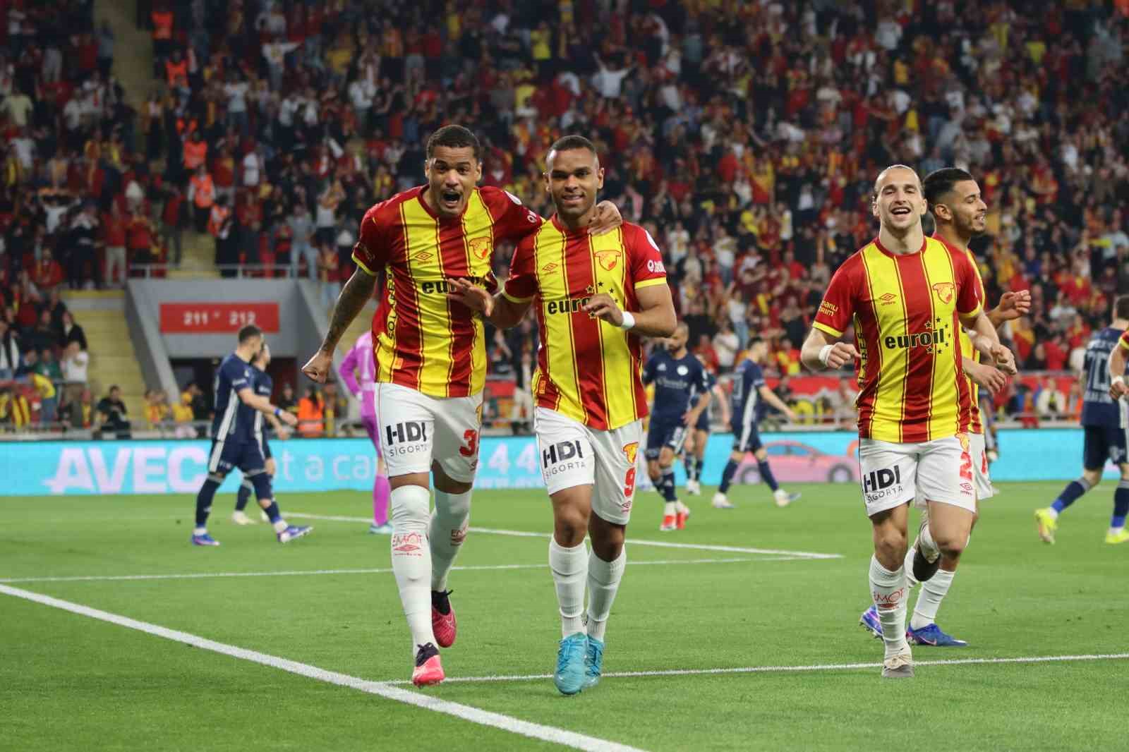 Trendyol Süper Lig: Göztepe: 2 - Antalyaspor: 0 (İlk yarı)

