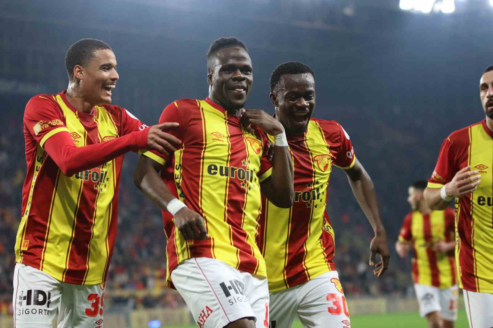 Trendyol Süper Lig: Göztepe: 2 - Fatih Karagümrük: 1 (İlk yarı)
