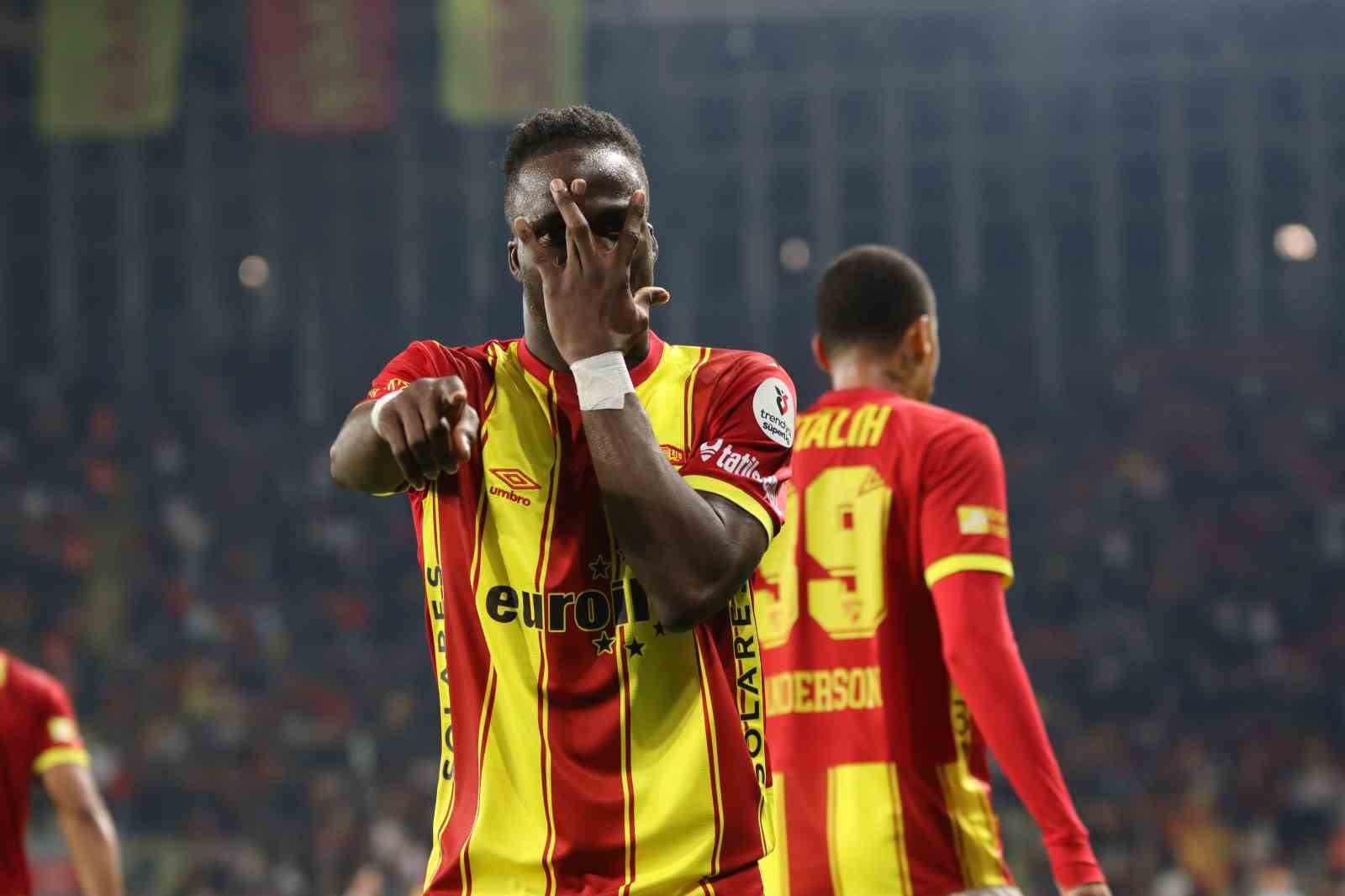 Trendyol Süper Lig: Göztepe: 2 - Fatih Karagümrük: 1 (İlk yarı)
