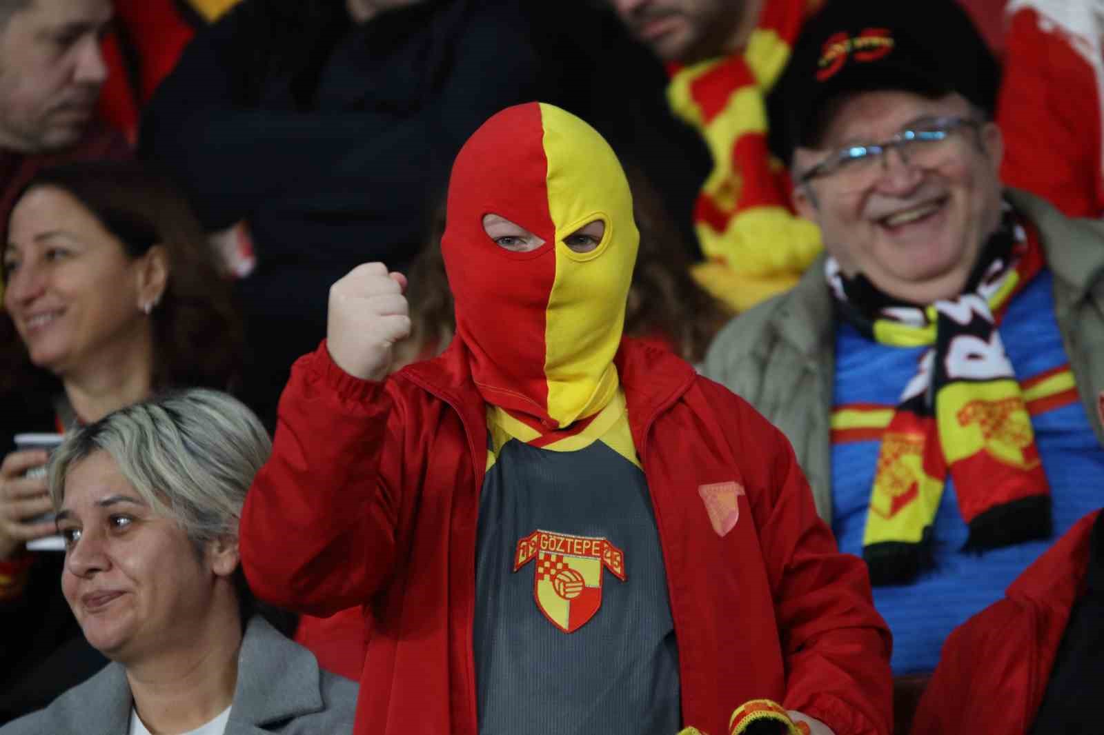 Trendyol Süper Lig: Göztepe: 2 - Fatih Karagümrük: 1 (İlk yarı)
