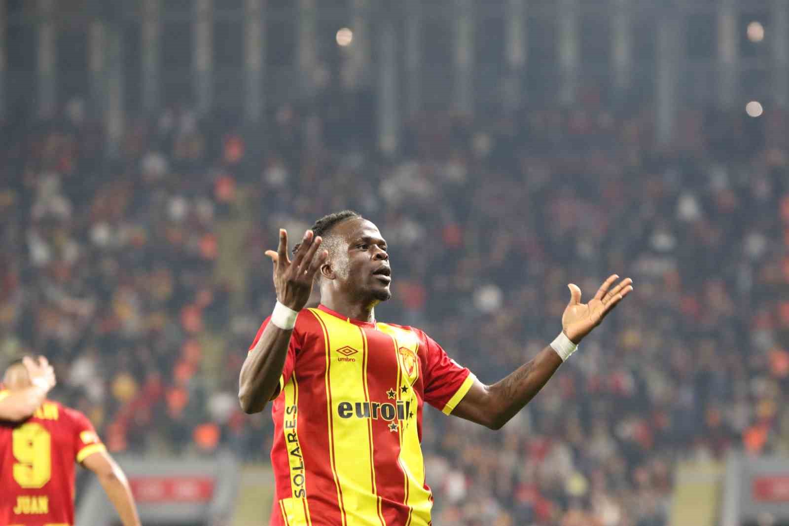 Trendyol Süper Lig: Göztepe: 2 - Fatih Karagümrük: 1 (İlk yarı)

