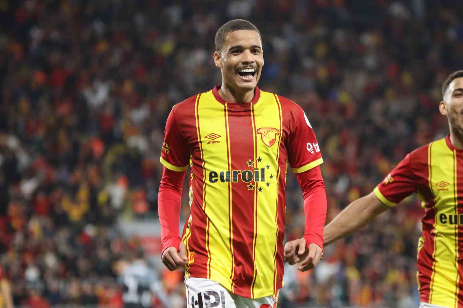 Trendyol Süper Lig: Göztepe: 2 - Fatih Karagümrük: 1 (İlk yarı)
