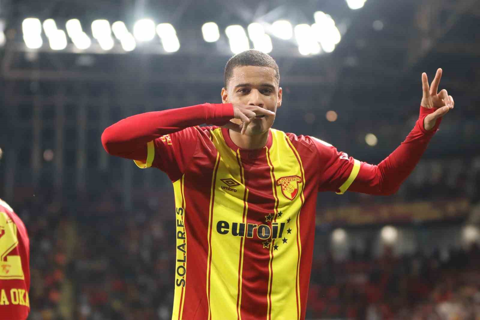 Trendyol Süper Lig: Göztepe: 2 - Fatih Karagümrük: 1 (İlk yarı)
