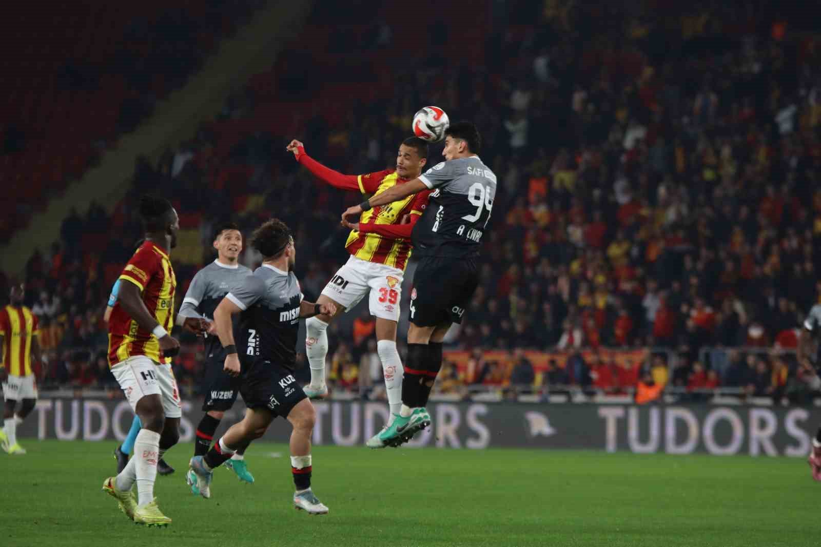 Trendyol Süper Lig: Göztepe: 2 - Fatih Karagümrük: 1 (Maç sonucu)
