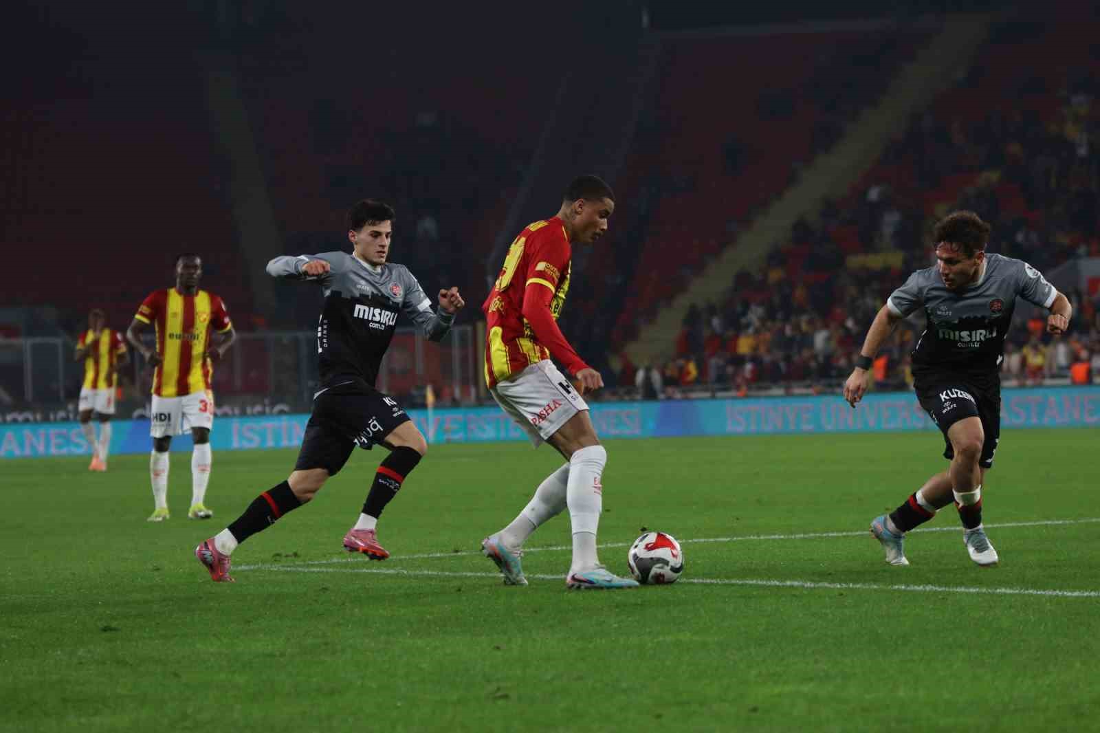 Trendyol Süper Lig: Göztepe: 2 - Fatih Karagümrük: 1 (Maç sonucu)
