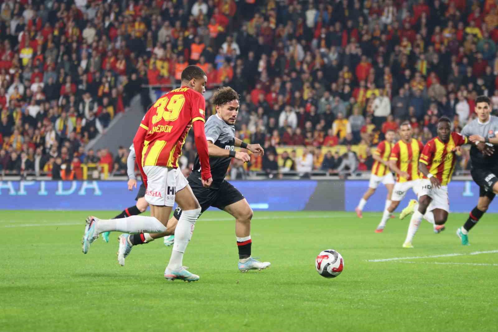 Trendyol Süper Lig: Göztepe: 2 - Fatih Karagümrük: 1 (Maç sonucu)
