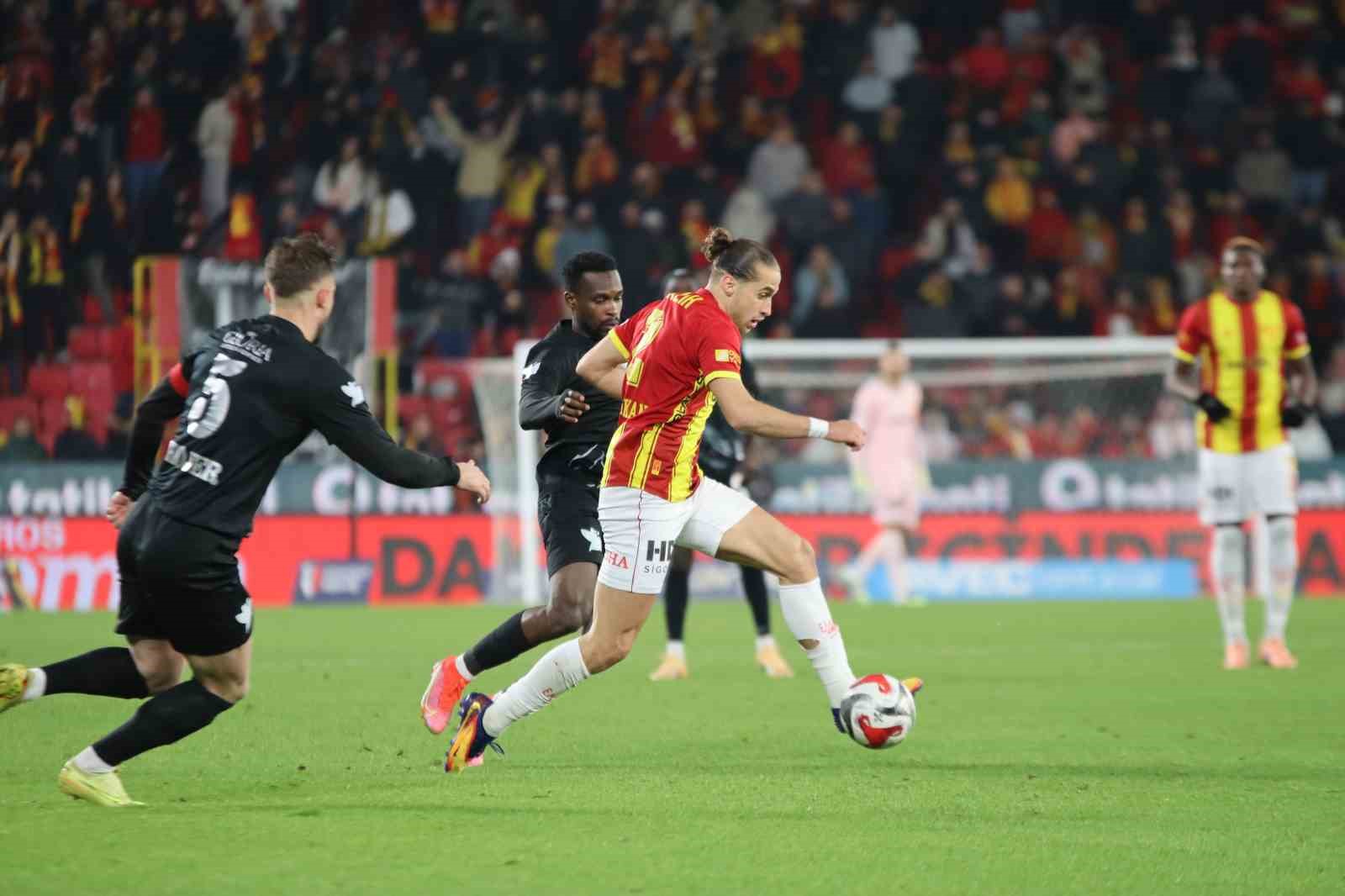 Trendyol Süper Lig: Göztepe: 3 - Çaykur Rizespor: 1 (Maç sonucu)
