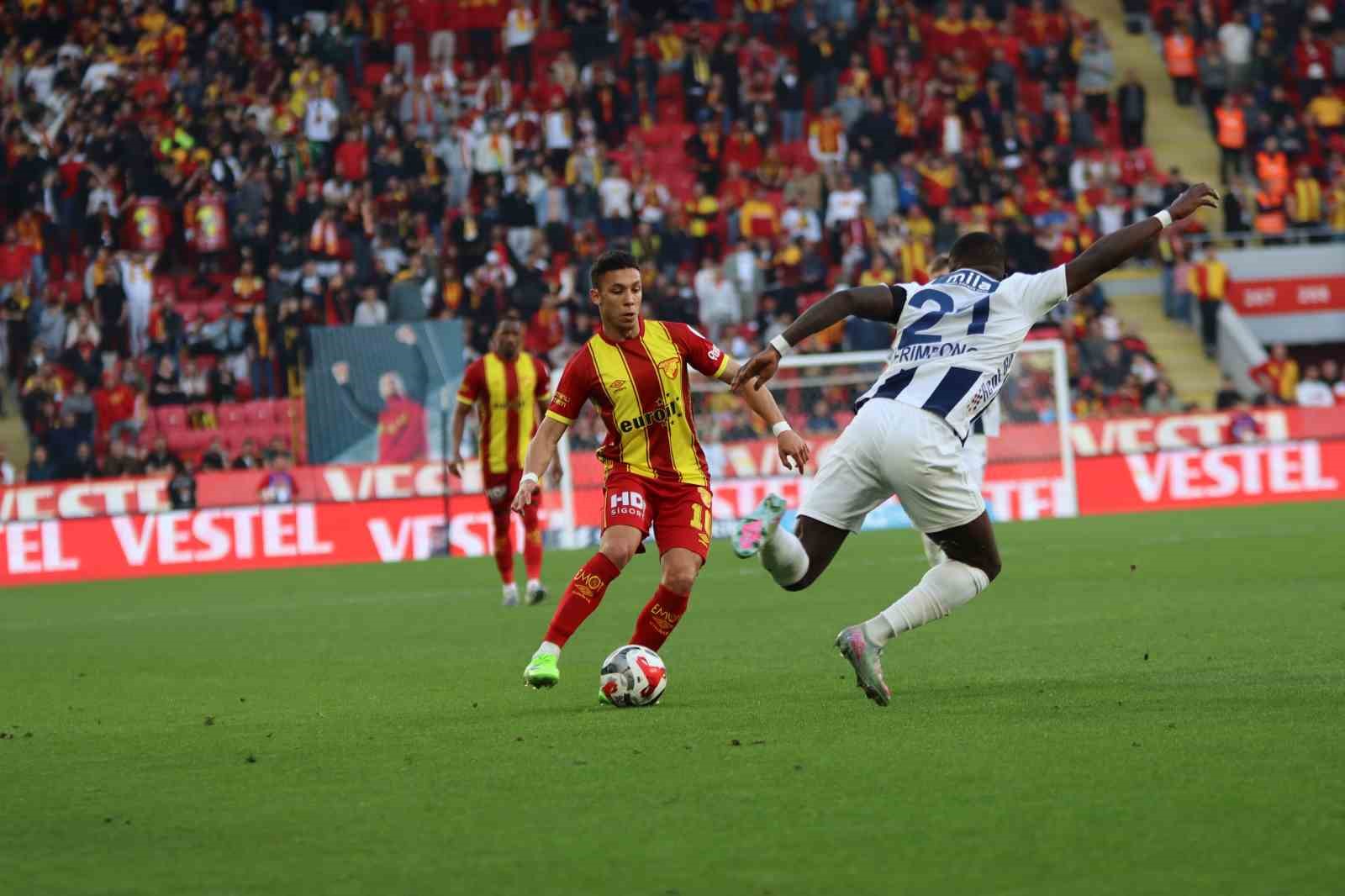Trendyol Süper Lig: Göztepe: 3 - Kasımpaşa: 3 (Maç sonucu)
Trendyol Süper Lig: Göztepe: 3 - Kasımpaşa: 3 (Maç sonucu)