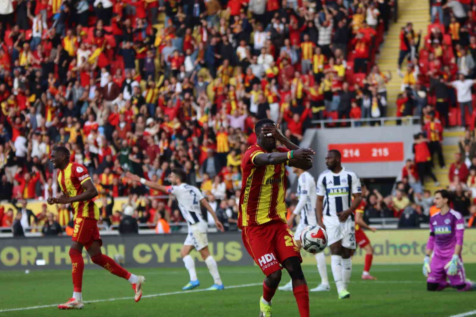 Trendyol Süper Lig: Göztepe: 3 - Kasımpaşa: 3 (Maç sonucu)
Trendyol Süper Lig: Göztepe: 3 - Kasımpaşa: 3 (Maç sonucu)