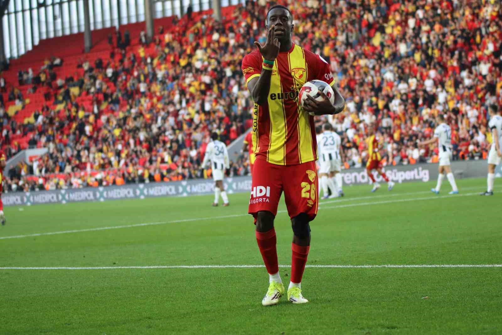 Trendyol Süper Lig: Göztepe: 3 - Kasımpaşa: 3 (Maç sonucu)
Trendyol Süper Lig: Göztepe: 3 - Kasımpaşa: 3 (Maç sonucu)