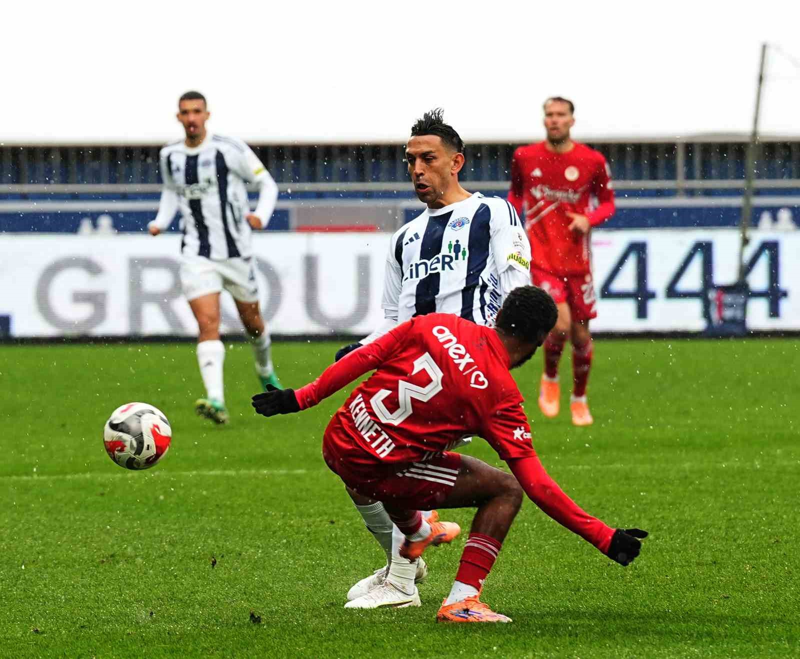 Trendyol Süper Lig: Kasımpaşa: 0 - Antalyaspor: 0 (Maç devam ediyor)
