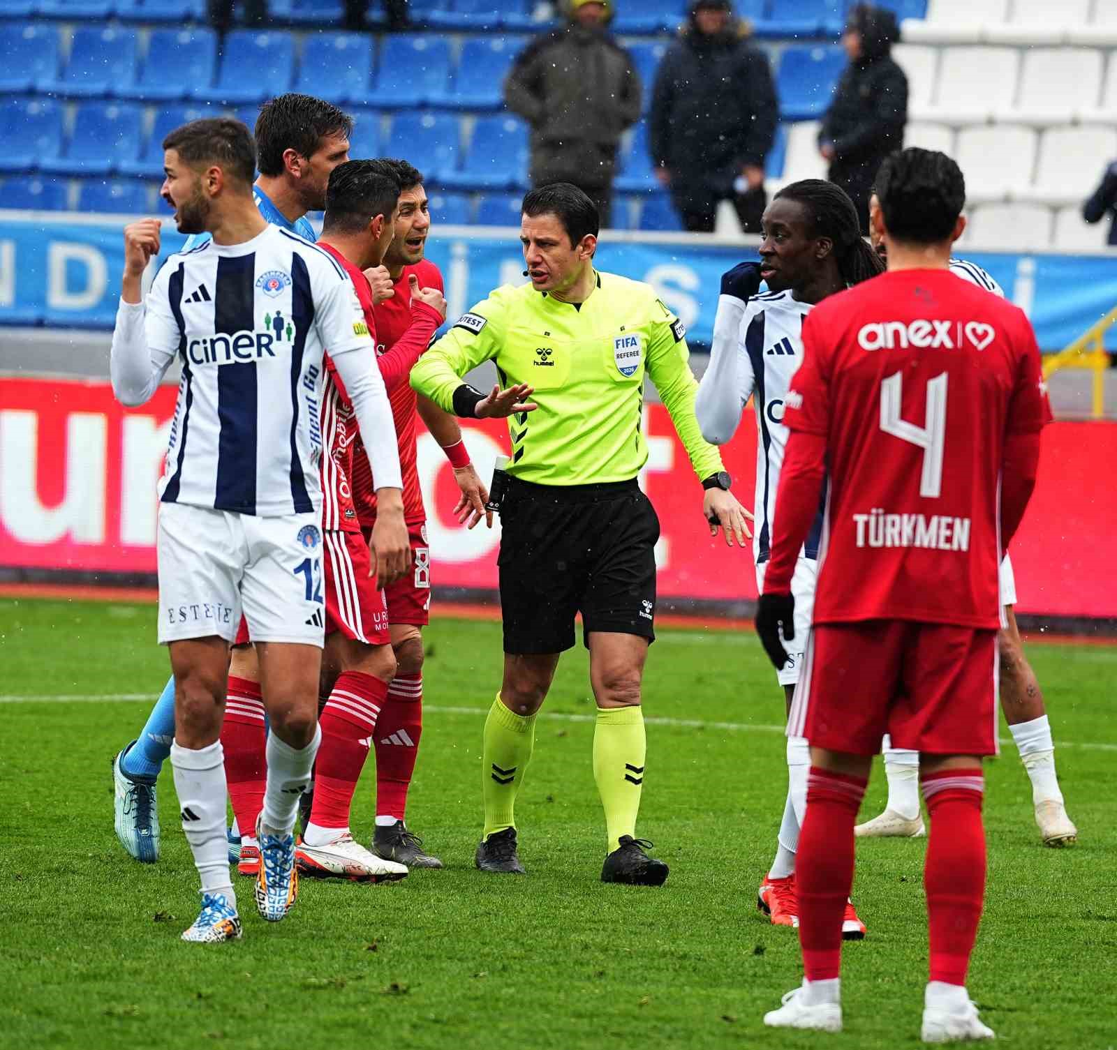 Trendyol Süper Lig: Kasımpaşa: 0 - Antalyaspor: 0 (Maç devam ediyor)
