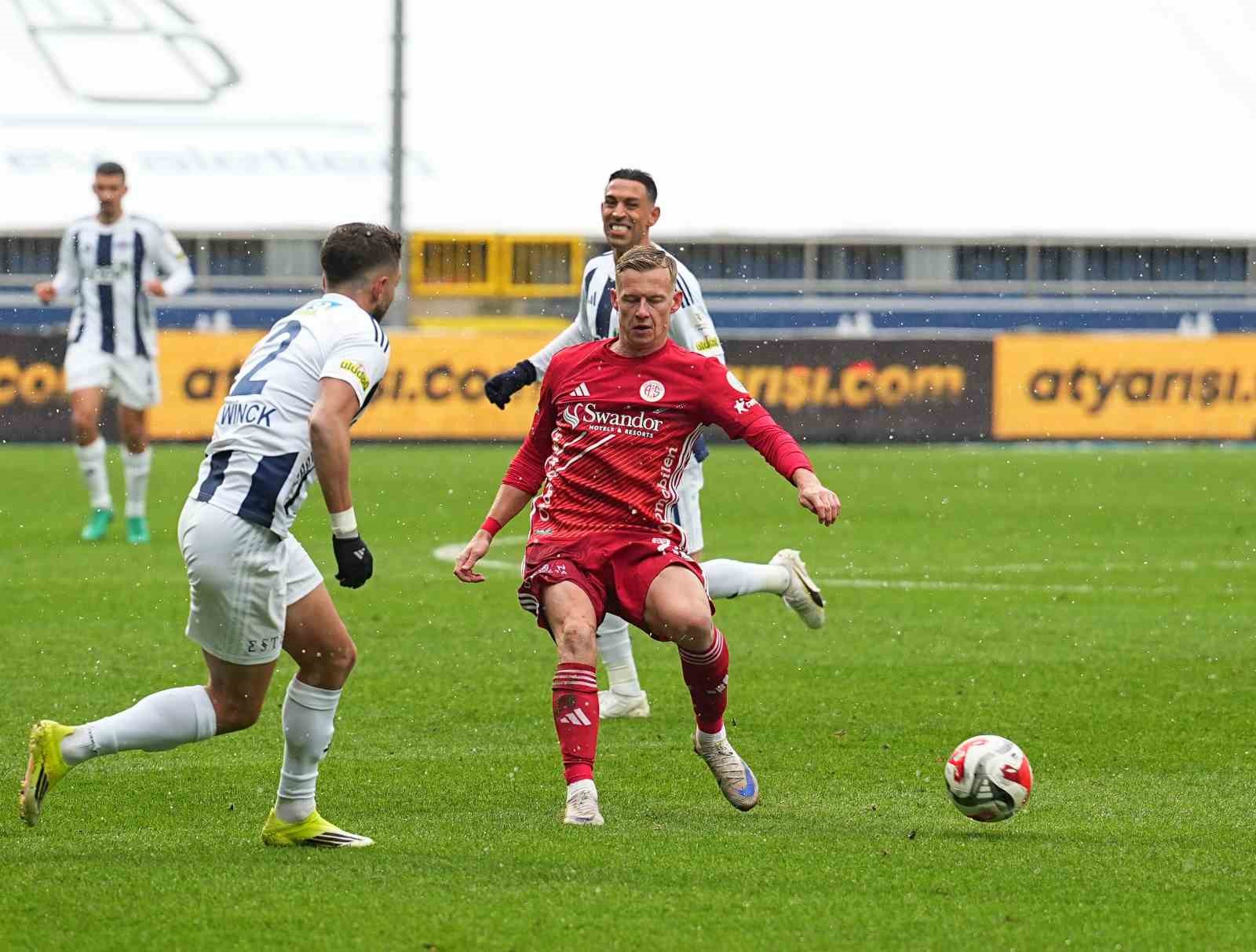 Trendyol Süper Lig: Kasımpaşa: 0 - Antalyaspor: 0 (Maç devam ediyor)
