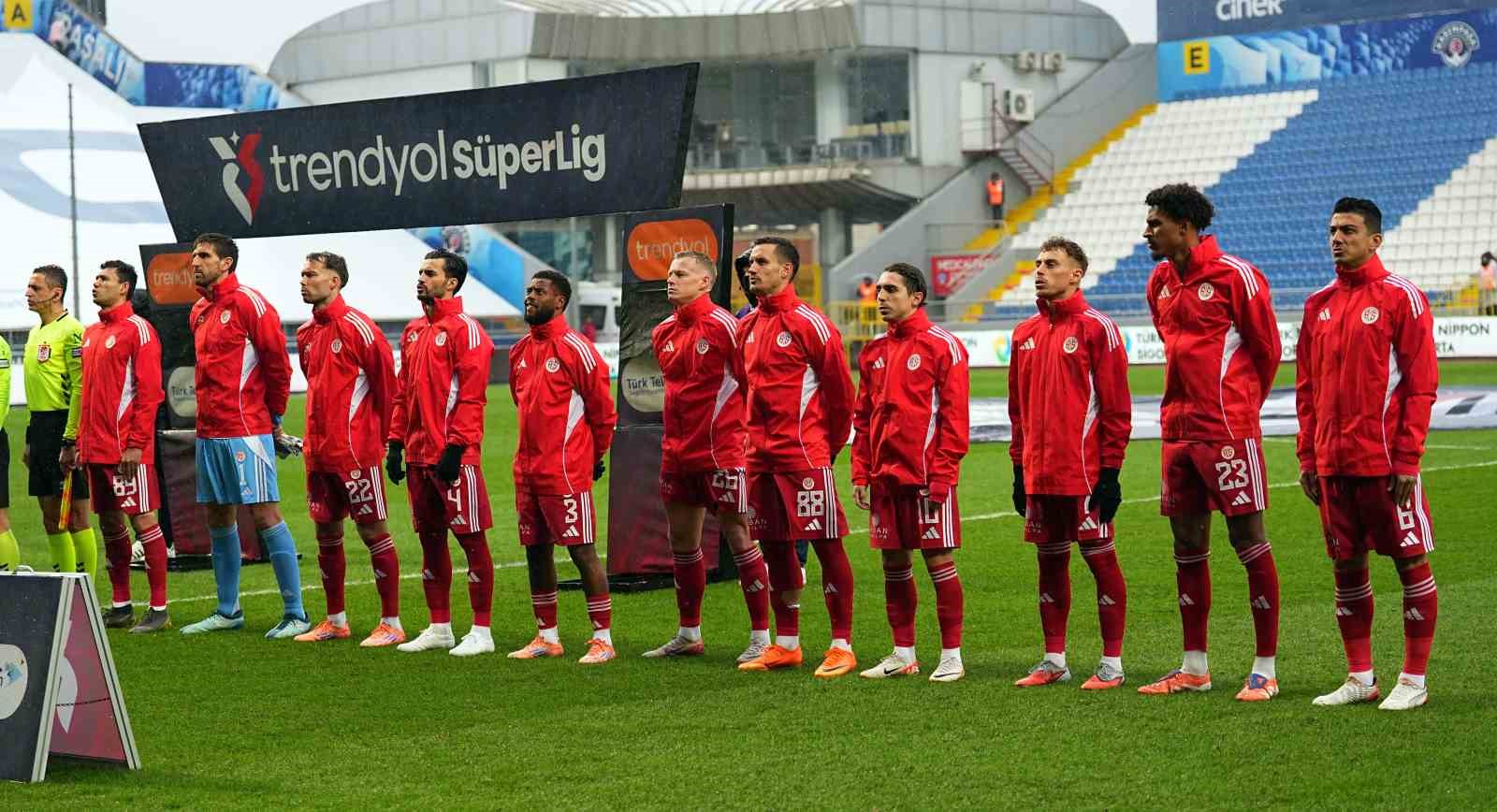 Trendyol Süper Lig: Kasımpaşa: 0 - Antalyaspor: 0 (Maç devam ediyor)
