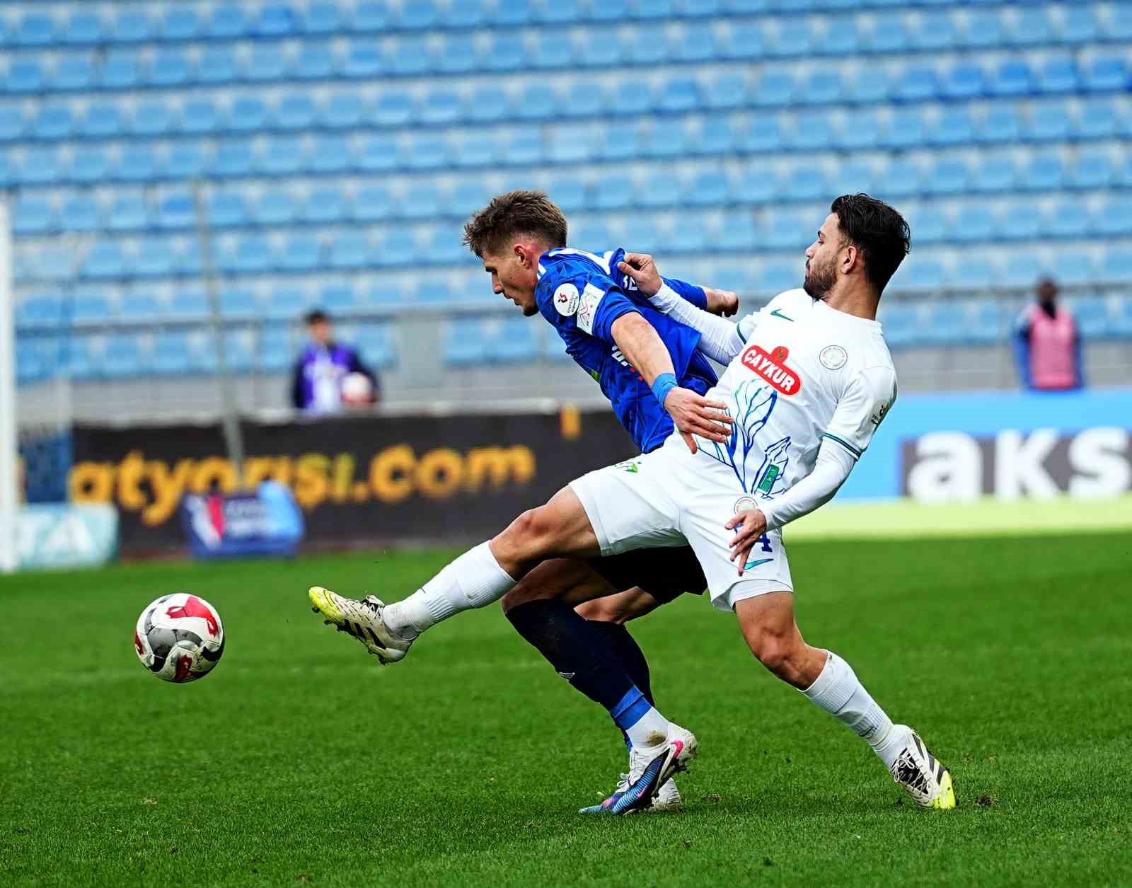 Trendyol Süper Lig: Kasımpaşa: 0 - Çaykur Rizespor: 1 (İlk yarı)
