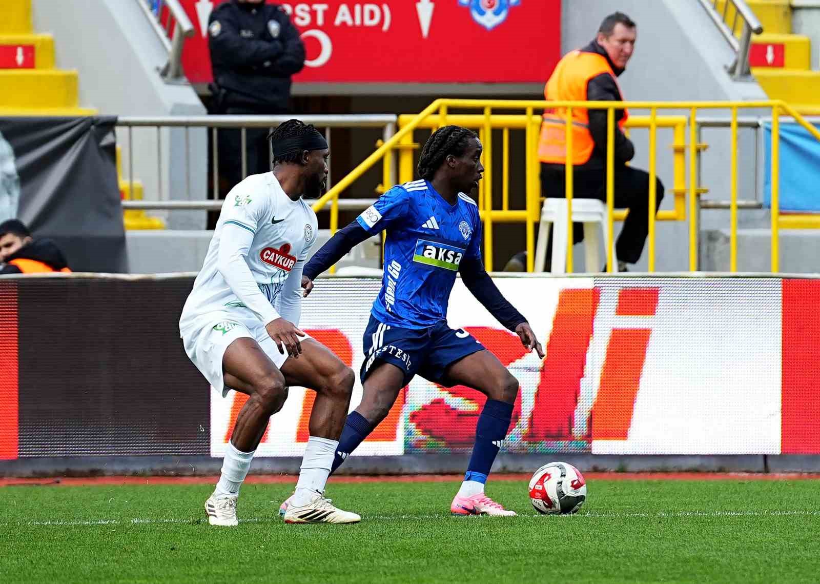 Trendyol Süper Lig: Kasımpaşa: 0 - Çaykur Rizespor: 1 (İlk yarı)
