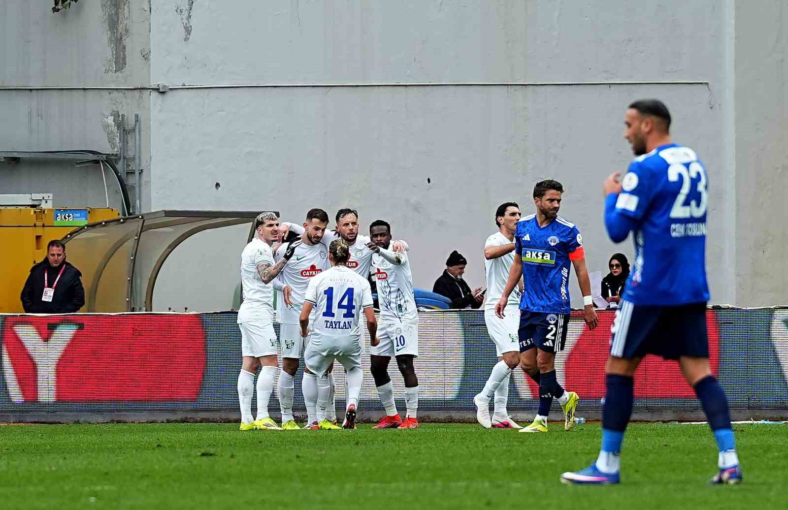 Trendyol Süper Lig: Kasımpaşa: 0 - Çaykur Rizespor: 1 (İlk yarı)
