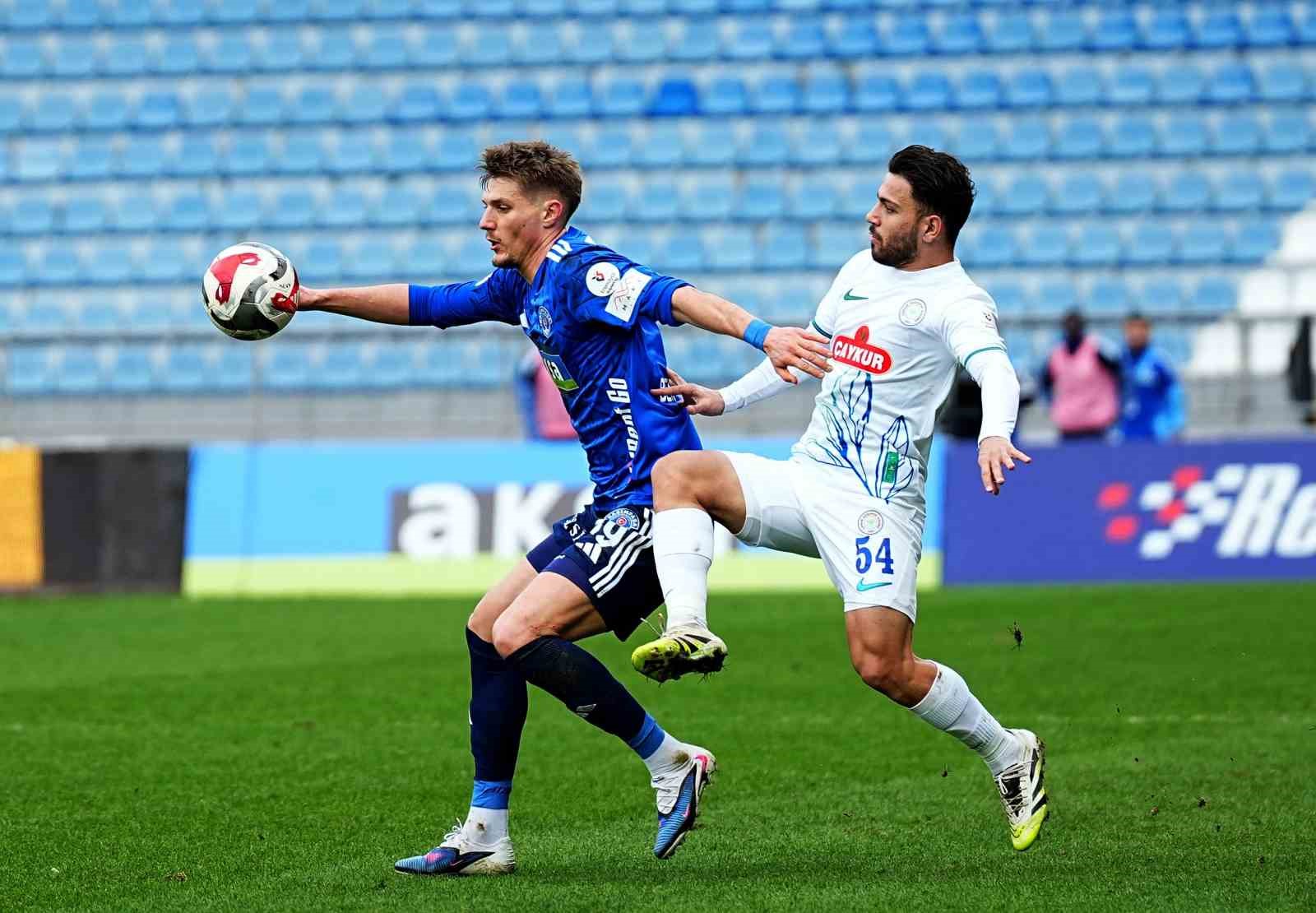 Trendyol Süper Lig: Kasımpaşa: 0 - Çaykur Rizespor: 1 (İlk yarı)
