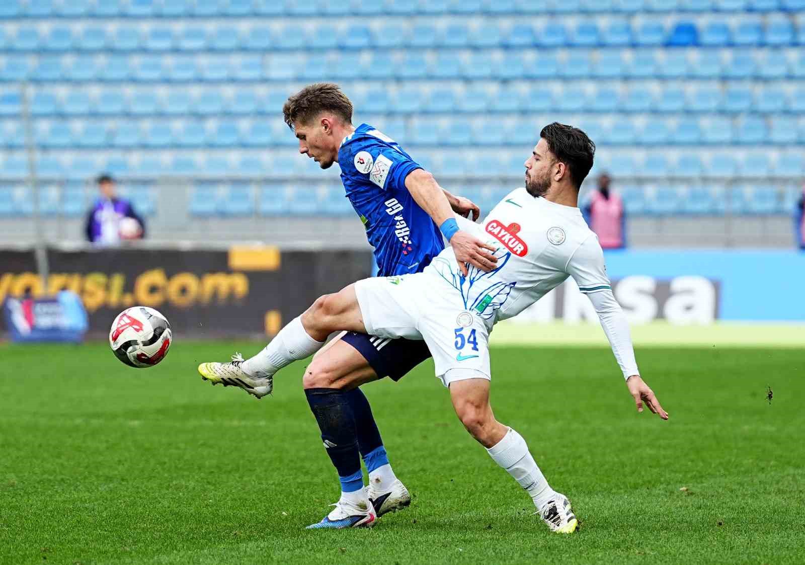 Trendyol Süper Lig: Kasımpaşa: 0 - Çaykur Rizespor: 1 (İlk yarı)
