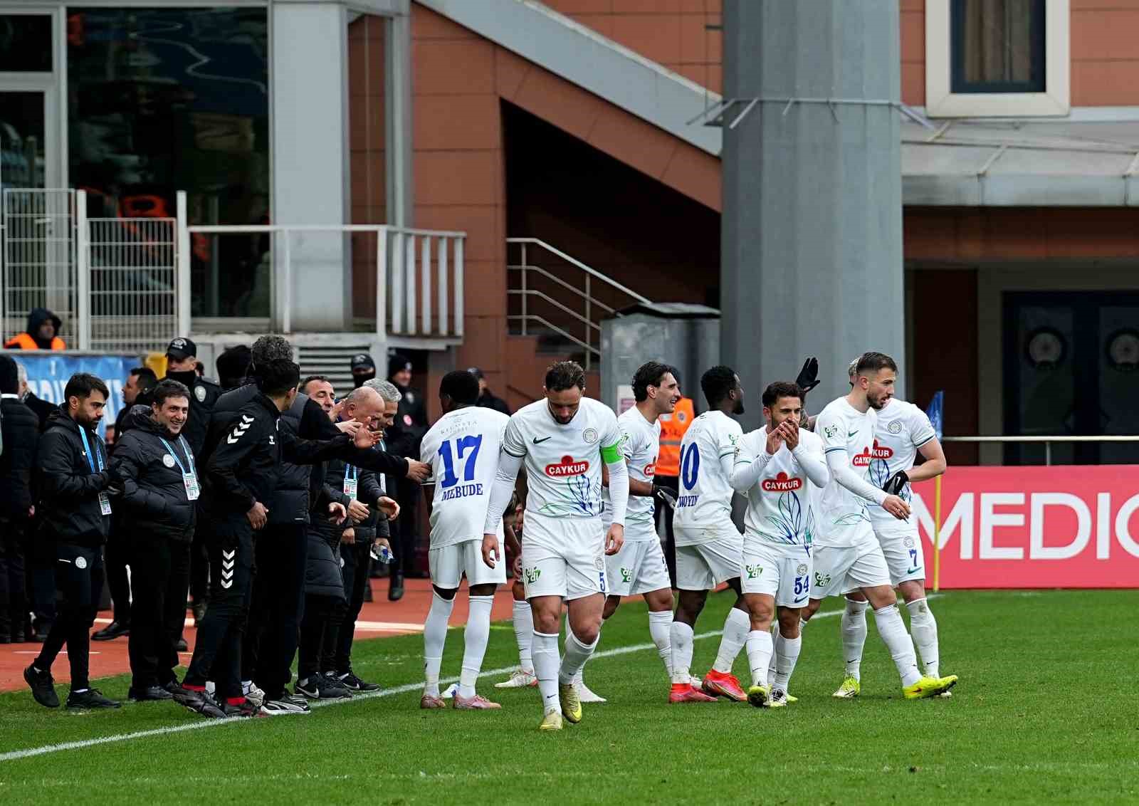 Trendyol Süper Lig: Kasımpaşa: 0 - Çaykur Rizespor: 3 (Maç sonucu)
Trendyol Süper Lig: Kasımpaşa: 0 - Çaykur Rizespor: 3 (Maç sonucu)