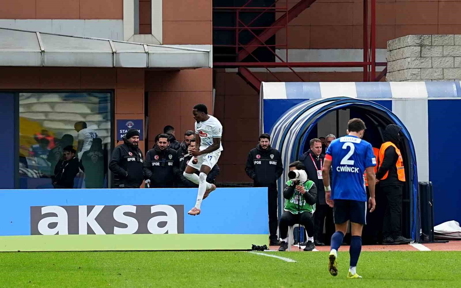 Trendyol Süper Lig: Kasımpaşa: 0 - Çaykur Rizespor: 3 (Maç sonucu)
Trendyol Süper Lig: Kasımpaşa: 0 - Çaykur Rizespor: 3 (Maç sonucu)