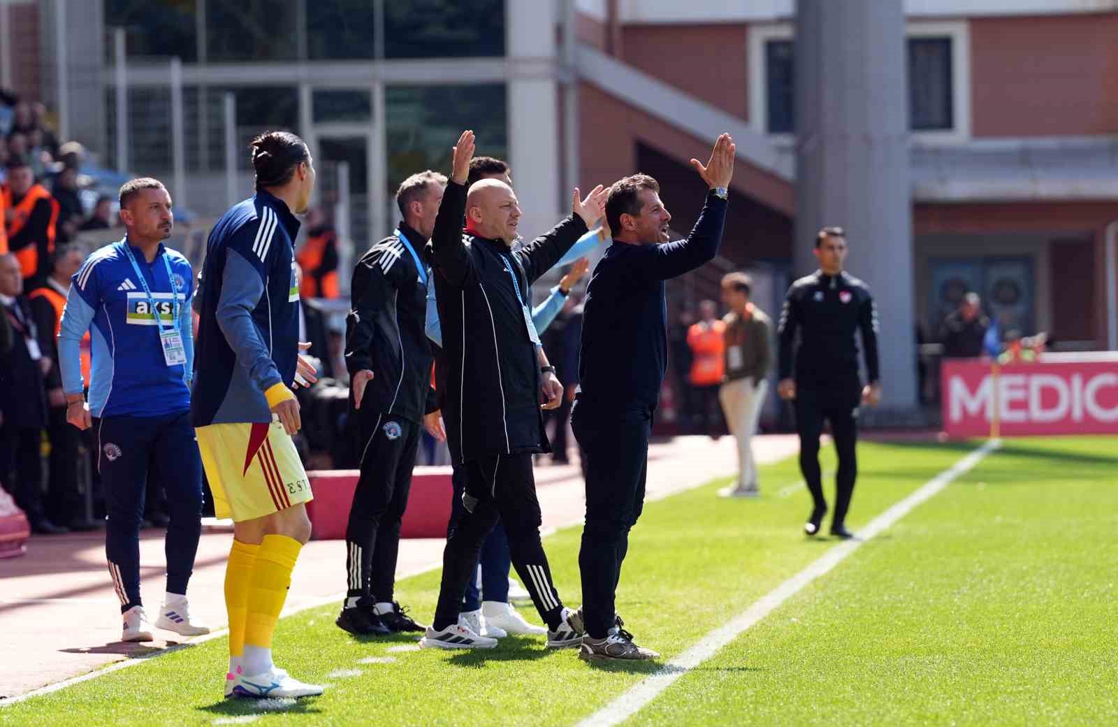 Trendyol Süper Lig: Kasımpaşa: 0 - Corendon Alanyaspor: 0 (İlk yarı)

