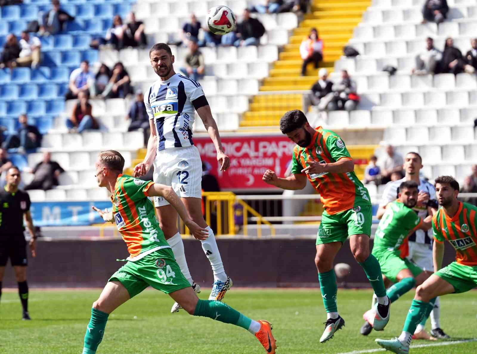 Trendyol Süper Lig: Kasımpaşa: 0 - Corendon Alanyaspor: 0 (İlk yarı)
