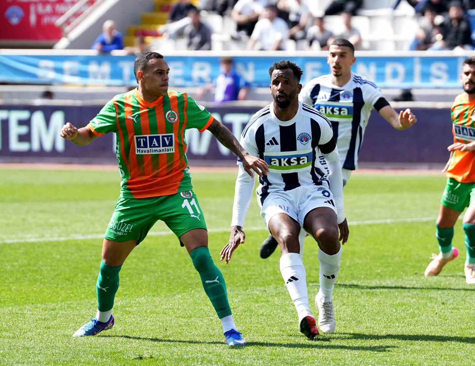 Trendyol Süper Lig: Kasımpaşa: 0 - Corendon Alanyaspor: 0 (İlk yarı)
