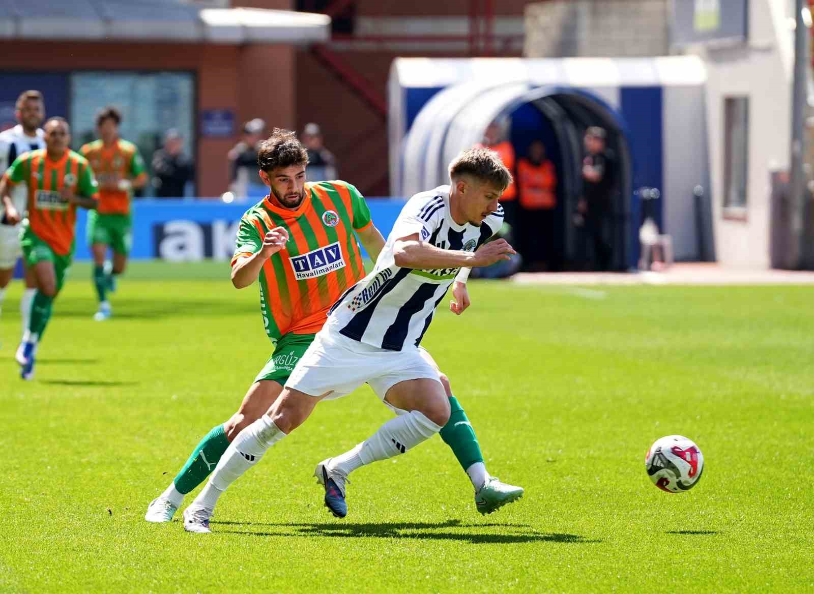 Trendyol Süper Lig: Kasımpaşa: 0 - Corendon Alanyaspor: 0 (Maç devam ediyor)
