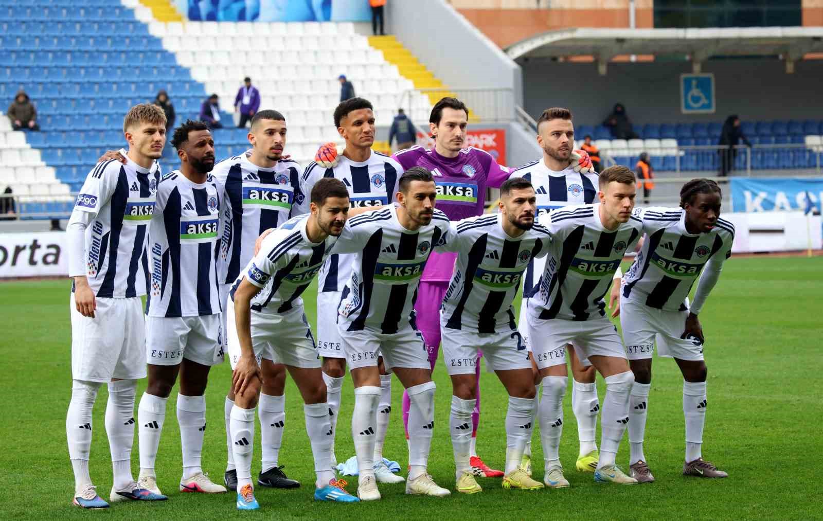 Trendyol Süper Lig: Kasımpaşa: 0 - Eyüpspor: 0 (Maç devam ediyor)

